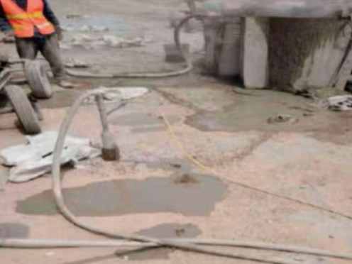 延津水泥混凝土路面板底注浆技术 路面脱空注浆整治方案