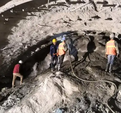 延津拱顶带模注浆料的施工流程及注意事项